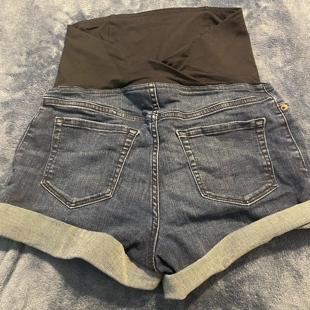 Isabel maternity Jean shorts size 4